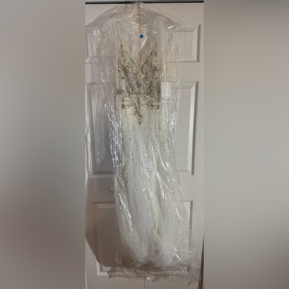 Mac Duggal White Embellished Sleeveless Bow Detail Mermaid Gown NWT Size 6 - Picture 5 of 8